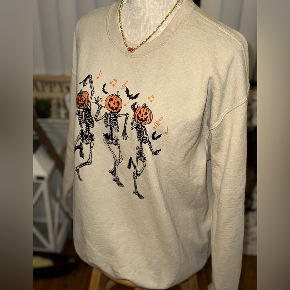🆕🌿🤎GILDAN: Taupe Dancing Skeleton Pumpkin Head Sweatshirt LARGE - Picture 7 of 8